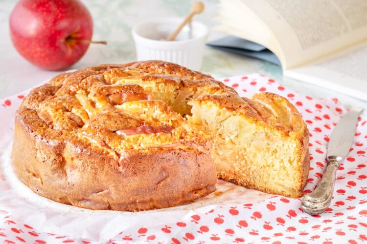 Bolo de mel com maçã