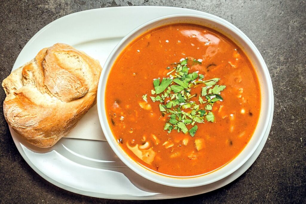 Sopa de Tomate à Alentejana