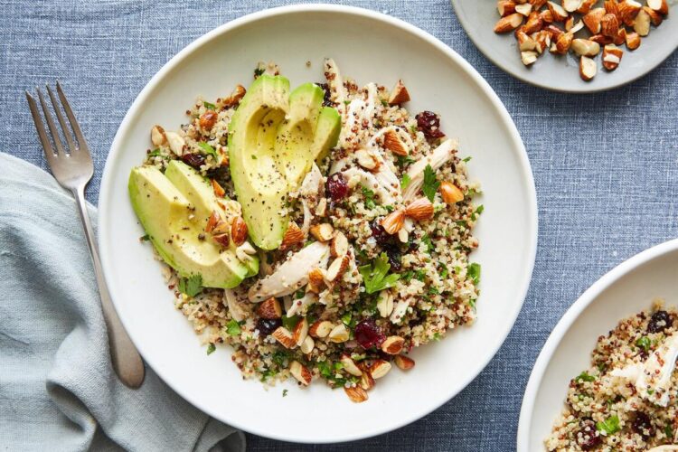 Salada fresca de quinoa e abacate