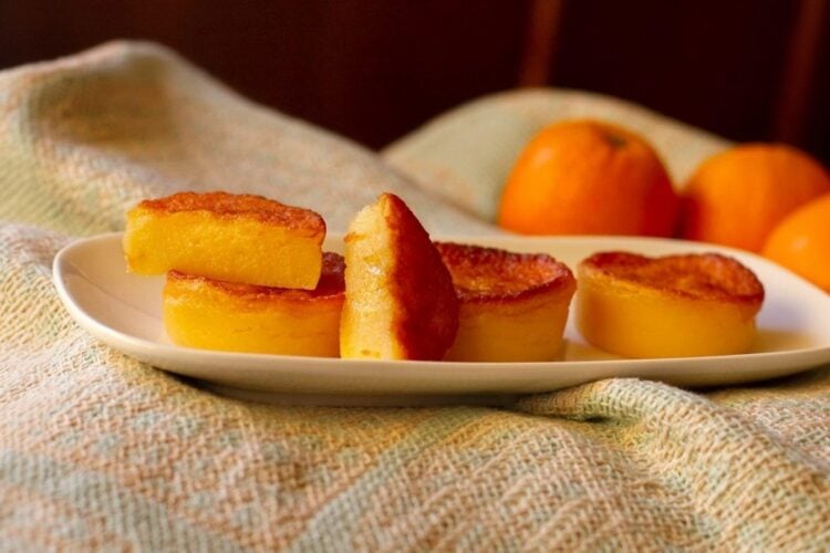 Queijadas de laranja e queijo fresco