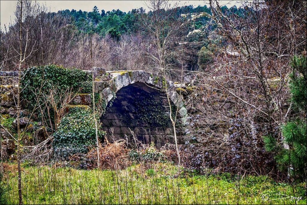 Ponte romana sobre o rio Calvo