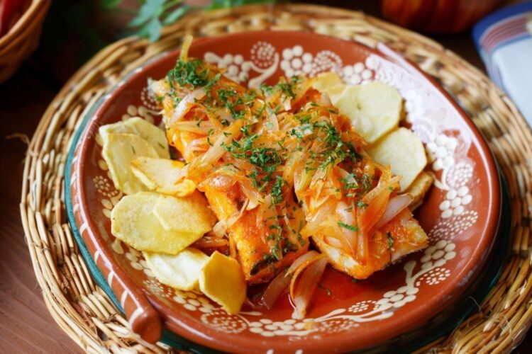 Bacalhau no forno com cebolada